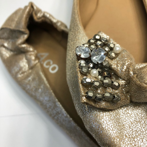 BRAND NEW - champagne colour ballet flats with bow - Picture 3 of 4